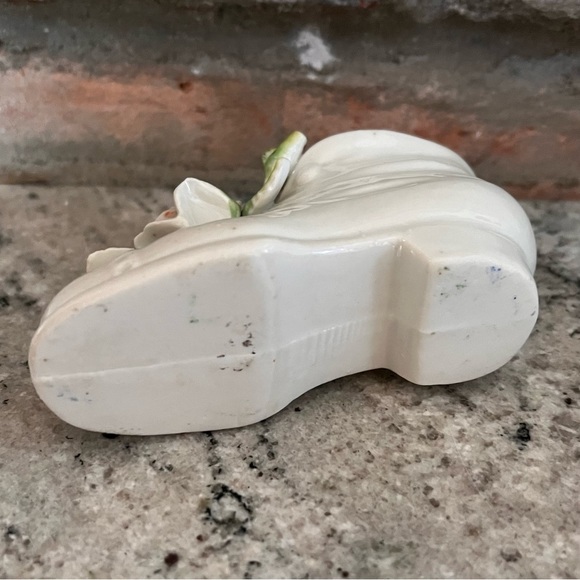 Precious Porcelain Shoe 🌺 - Picture 4 of 4